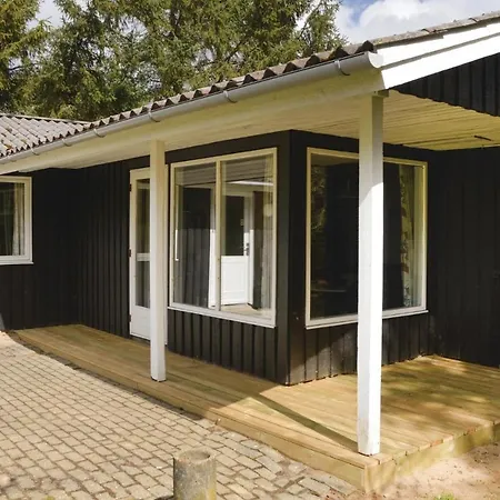 Four-bedroom Holiday In Henne *