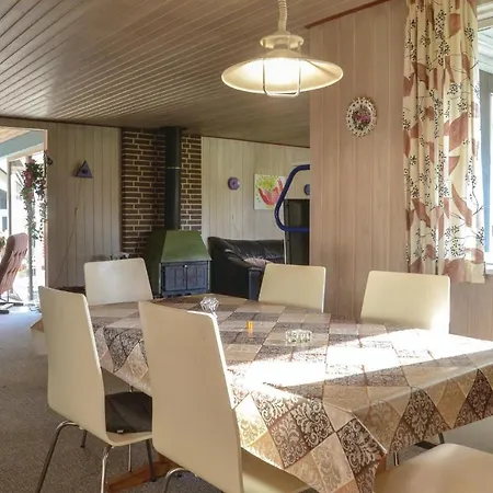 Four-bedroom Holiday In Henne *